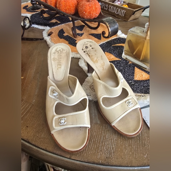 Chanel Vintage Elegant Cream Women's Heels - Picture 17 of 17